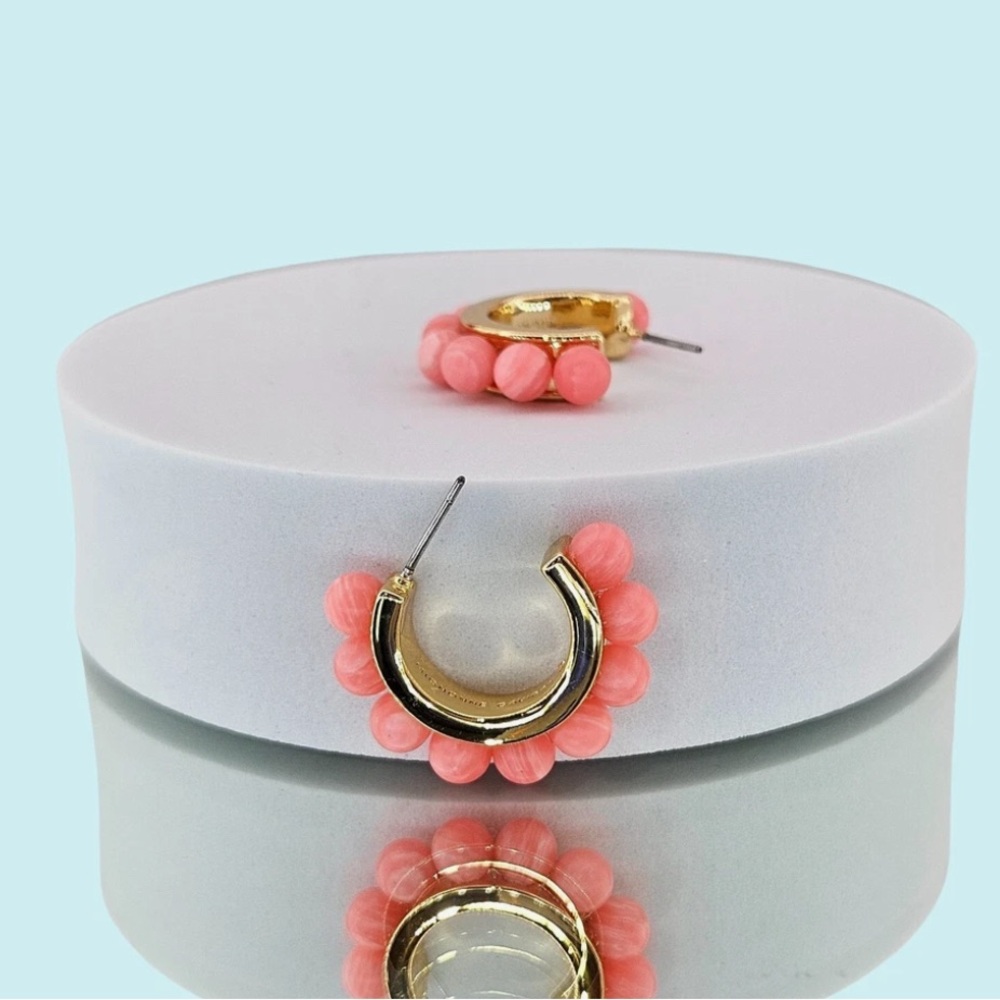 NWT mignonne gavigan wynnie gold hoops in pearl coral